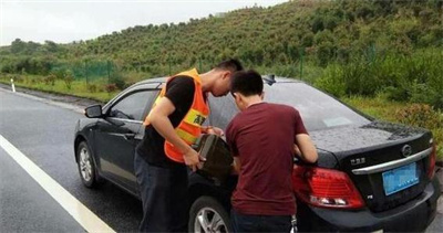 鹿泉永福道路救援